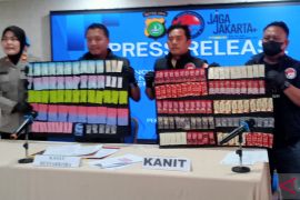 Polisi ungkap pabrik narkoba rumahan "Happy Water" di Jakarta Utara