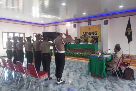 Polda Papua Tengah berikan PDHT empat personel Polres Dogiyai