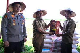 Polres Pidie salurkan bantuan bibit dukung ketahanan pangan