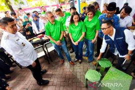 Perempuan Makassar dilibatkan olah sampah jadi bernilai