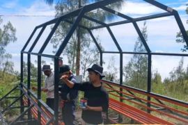 Balai TNGR  NTB bangun rest shelter di jalur pendakian Gunung Rinjani