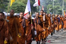 Perjalanan suci 56 orang Bhikkhu dari Bali ke Candi Borobudur