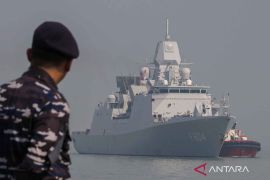 Kapal perang HNLMS De Ruyter asal Belanda singgah di Surabaya dalam kampanye diplomatik