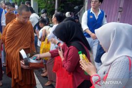 Tradisi Pindapata di Kota Denpasar, Bali
