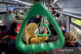 KAI Commuter tangani penumpang terjatuh di jalur Stasiun Manggarai