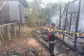 Dua rumah warga di Kecamatan Muara Uya terbakar
