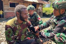 Yonif 136 gelar baksos periksa kesehatan warga di Puncak Jaya