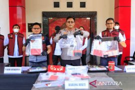 Polda Babel tetapkan lima debt collector tersangka penarikan mobil tak sesuai prosedur