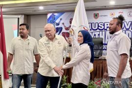 LaNyalla kukuhkan Hj Ferina sebagai Ketum Muaythai Kalsel