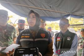 Pemkot Kendari salurkan bantuan bagi 1.693 korban banjir