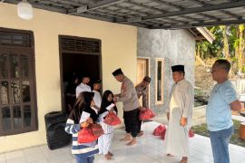 KSKP Bakauheni bagikan sembako dan santunan untuk anak yatim piatu