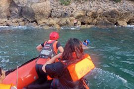 Tim SAR evakuasi delapan korban perahu terbalik di Aceh Besar