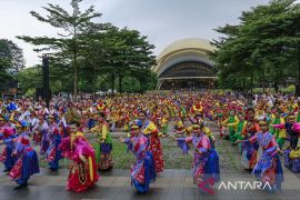Ribuan penari kepung TMII saat aksi kolosal ondel-ondel terbesar hari ini