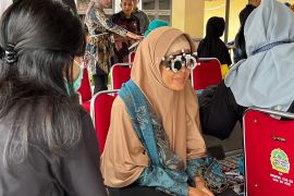 Ratusan warga Gunungkidul mendapat layanan periksa mata gratis