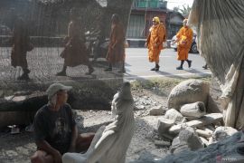 Perjalanan Bhikku dalam Walk For Peace melintas di Mojokerto