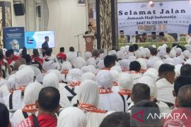 Penuh haru pelepasan Kloter 35 Sultra di terminal Embarkasi Makassar