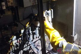 Puluhan lampu di Jalan Pemuda Rawamangun kembali menyala usai dicuri