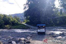 Jembatan putus akibat banjir, 2 desa di Kulawi Sigi Sulteng terisolir