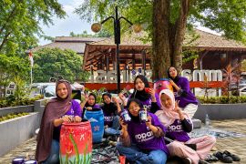 Lomba lukis tong sampah di Cimahi ajak warga peduli lingkungan
