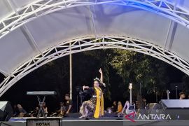 Kabupaten Cirebon manfaatkan Taman Parkir Sumber untuk panggung rakyat