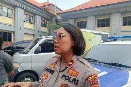 Polisi dalami motif manusia silver todongkan sajam di Kuta Bali