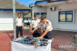 Lapas Jambi musnahkan gawai hasil penyerahan sukarela warga binaan