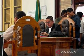 Nama Faisal Hasrimy muncul di dakwaan kasus korupsi smartboard rugikan negara Rp29,58 miliar