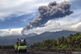 Gunung Dukono erupsi semburkan kolom abu setinggi 600 meter pada Jumat pagi