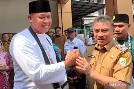 Wali Kota Bekasi berangkat haji, ponsel on call
