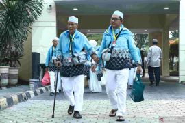 Pemkab Bekasi lepas keberangkatan 542 calon haji kelompok terbang terakhir