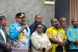 Gubernur John Tabo tegaskan tak boleh terjadi perang suku di Papua Pegunungan