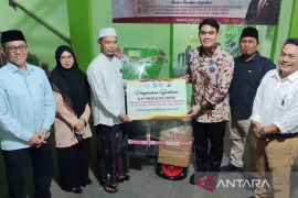 Legislator salurkan bantuan fasilitas pengolahan sampah untuk ponpes