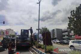 Pemkot Bengkulu pasang 450 unit lampu penerangan jalan umum