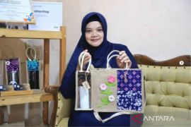UMKM binaan PLN ubah limbah goni jadi mahakarya eco-stylish