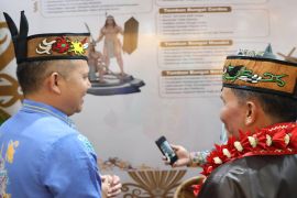 Sosok Tambun Bungai di Stan Gumas curi perhatian saat Kalteng Expo 2026