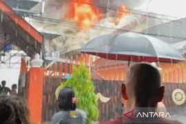 Rumah pasangan lansia di Makassar ludes terbakar