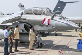 Politik kemarin, Presiden serahkan kunci Rafale hingga LCC MPR