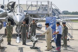 Presiden Prabowo tinjau alutsista baru milik AU di Lanud Halim