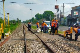 KAI Daop 7 Madiun tutup perlintasan liar di Blitar