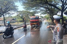 Polresta Cirebon terapkan "contra flow" di Jalur Pantura karena banjir