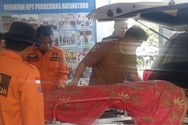 BPBD: Ibu yang terseret longsor di Tapsel ditemukan meninggal, anak masih dicari
