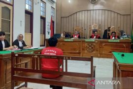 Sopir angkot penadah emas curian milik hakim Khamozaro Waruwu divonis tujuh bulan penjara