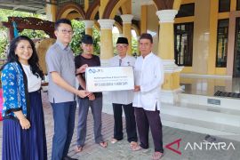 JFX serahkan bantuan pendidikan dan hewan kurban ke Pemprov Babel, PWI dan Masjid di Pangkalpinang