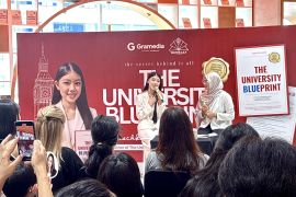 Pelajar berprestasi Mischka Aoki rilis buku The University Blueprint
