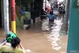 Banjir setinggi  140 sentimeter rendam Kebon Pala Jaktim Selasa pagi