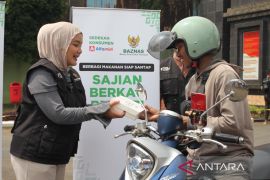 Baznas RI salurkan ribuan paket makanan siap saji di Jakarta Timur