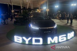 BYD kenalkan M6 Cross dengan bekal teknologi DM di Indonesia