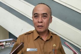 Disdag Mataram mengkaji penerapan penarikan retribusi pasar gunakan QRIS
