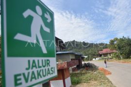 Rambu jalur evakuasi banjir bandang di Agam