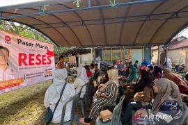 Firman Yusi gelar pasar murah saat reses